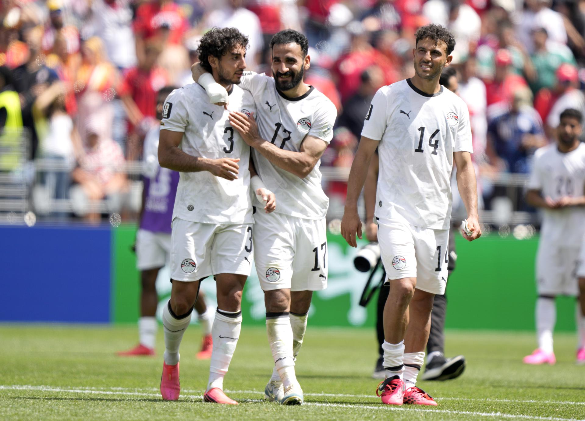 (de izquierda a derecha) Mohamed Hany, Mohanad Lasheen y Hamdy Fathy de Egipto celebran al finalizar el partido de la fase de grupos de la Copa Mundial de la FIFA 2026 entre Bélgica y Egipto, en Seattle, EE. UU., el 15 de junio de 2026. El partido terminó 1-1. (Bélgica, Egipto) EFE/EPA/STEPHEN BRASHEAR