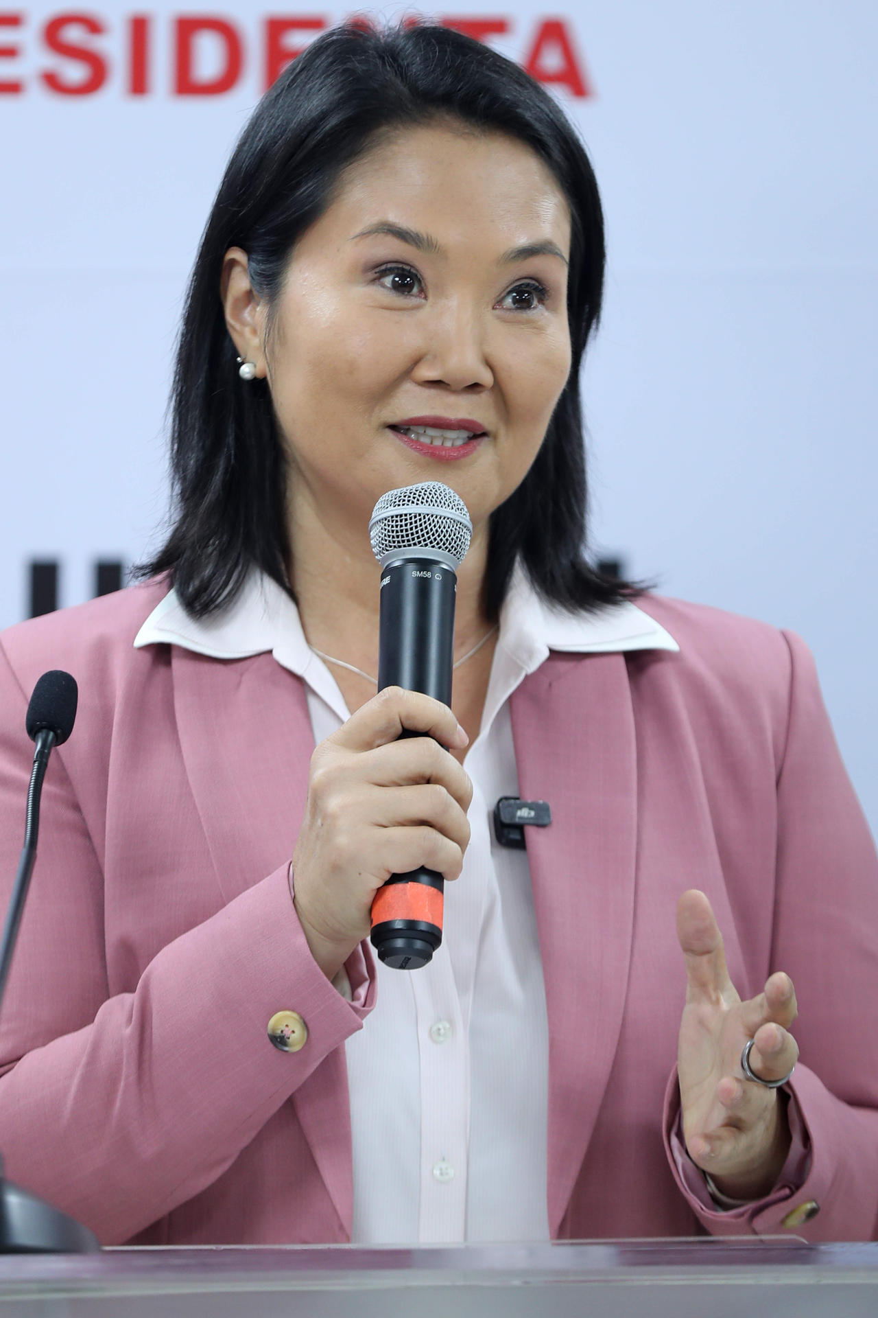 La candidata derechista Keiko Fujimori, ganadora de la segunda vuelta de las elecciones presidenciales de Perú, aseguró que espera que en los próximos días el Jurado Nacional de Elecciones proclame oficialmente los resultados para comenzar a componer su gobierno, este miércoles en Lima (Perú). EFE/ Paolo Aguilar