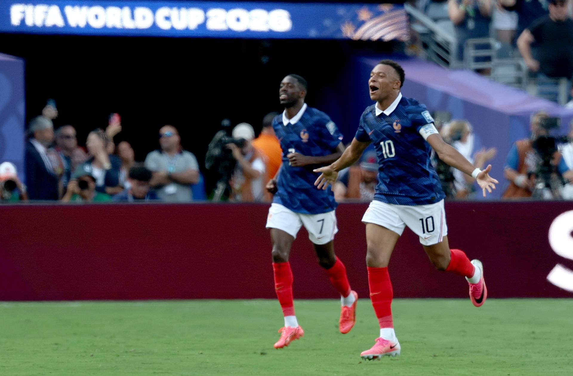 Kylian Mbappé, de Francia, celebra tras marcar el primer gol durante el partido de dieciseisavos de final de la Copa Mundial de la FIFA 2026 entre Francia y Suecia, en Nueva Jersey, EE. UU., el 30 de junio de 2026. (Francia, Suecia) EFE/EPA/SARAH YENESEL