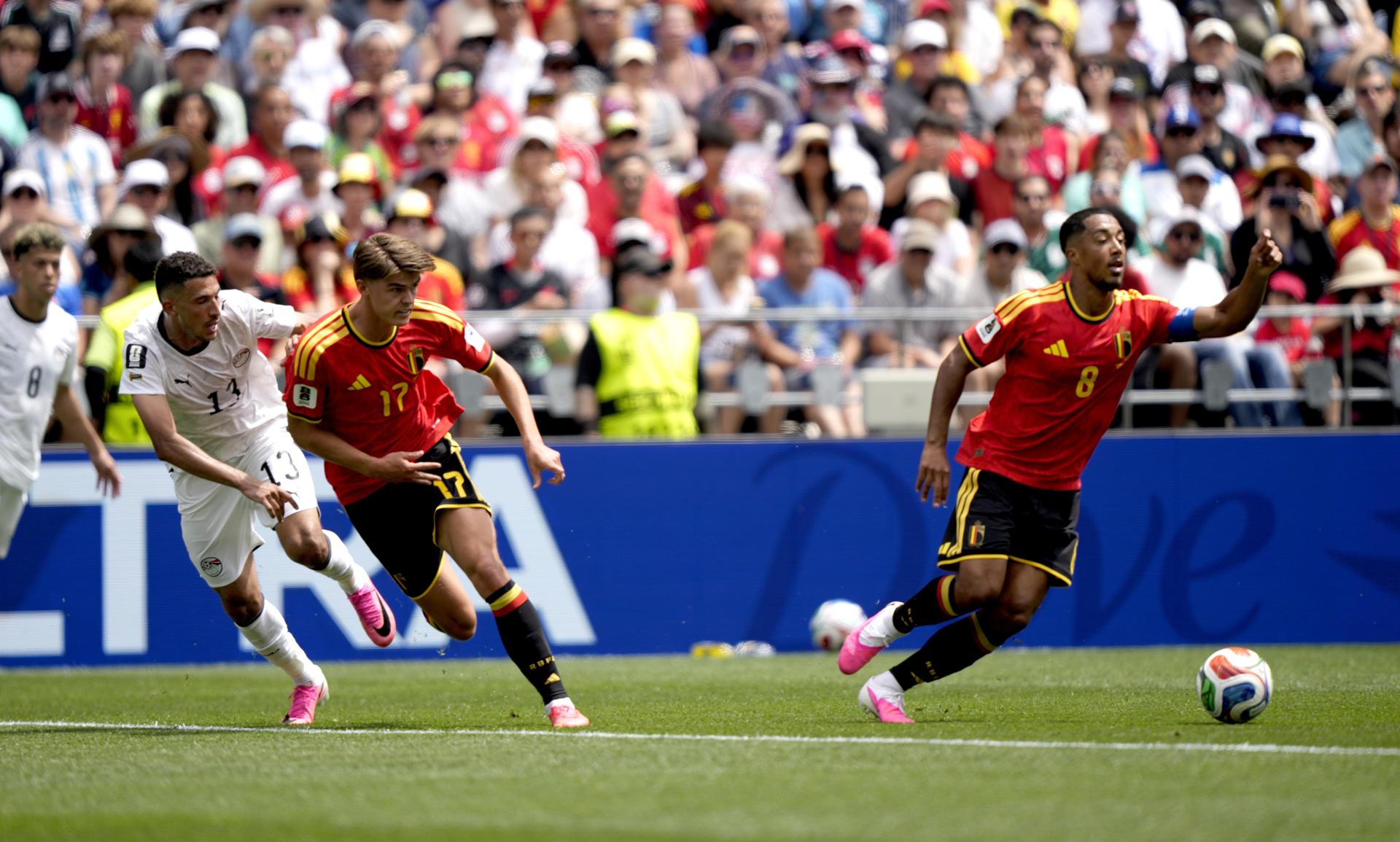 Youri Tielemans (der.) de Bélgica en acción durante el partido de la fase de grupos de la Copa Mundial de la FIFA 2026 entre Bélgica y Egipto, en Seattle, EE. UU., 15 de junio de 2026. (Bélgica, Egipto) EFE/EPA/STEPHEN BRASHEAR