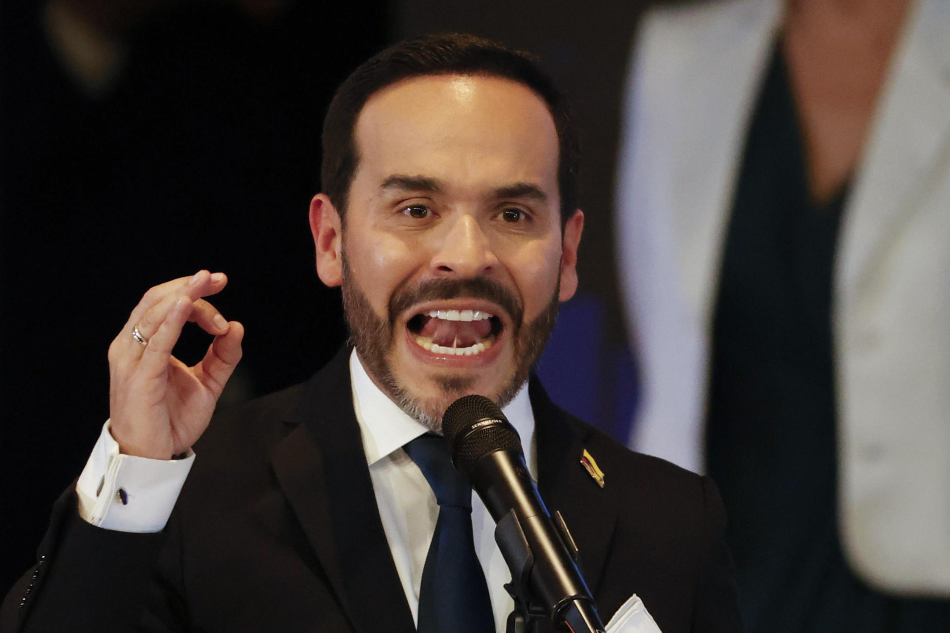 Abelardo de la Espriella habla tras recibir su credencial como presidente electo de Colombia este jueves, en Bogotá (Colombia). EFE/ Mauricio Dueñas Castañeda