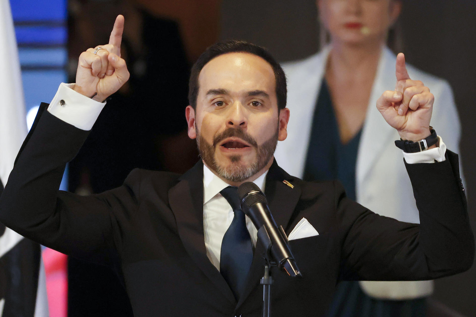 Abelardo de la Espriella habla tras recibir su credencial como presidente electo de Colombia este jueves, en Bogotá (Colombia). EFE/ Mauricio Dueñas Castañeda