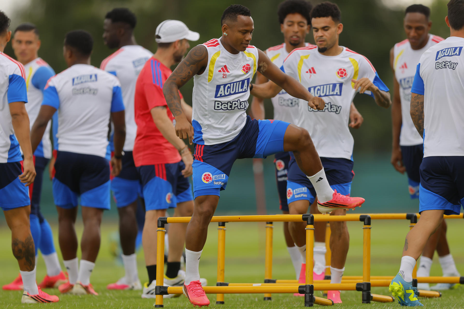 El jugador de la selección de Colombia, Jaminton Campaz, durante el entrenamiento que el combinado colombiano ha realizado en la Academia Atlas este domingo en Guadalajara, Jalisco (México). EFE/ Francisco Guasco