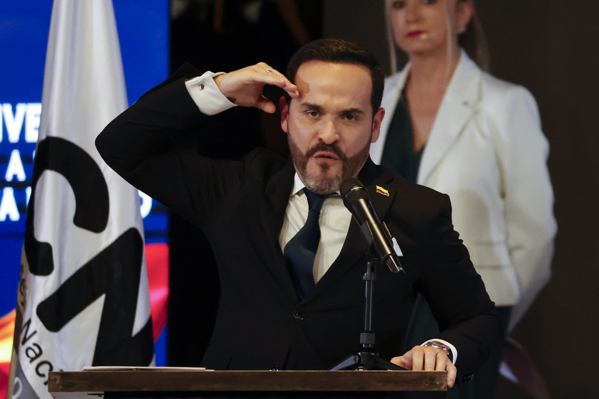 Abelardo de la Espriella habla tras recibir su credencial como presidente electo de Colombia este jueves, en Bogotá (Colombia). EFE/ Mauricio Dueñas Castañeda