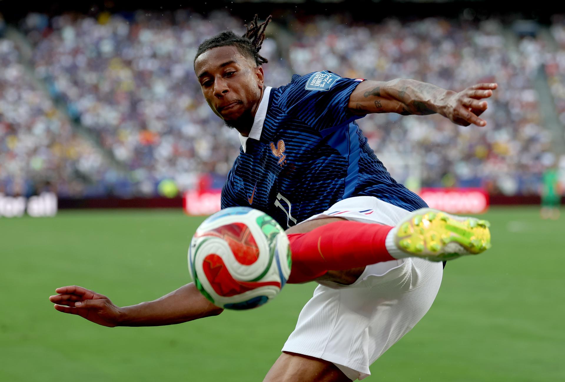 Michael Olise de Francia en acción durante el partido de dieciseisavos de final de la Copa Mundial de la FIFA 2026 entre Francia y Suecia, en Nueva Jersey, EE. UU., 30 de junio de 2026. (Francia, Suecia) EFE/EPA/SARAH YENESEL