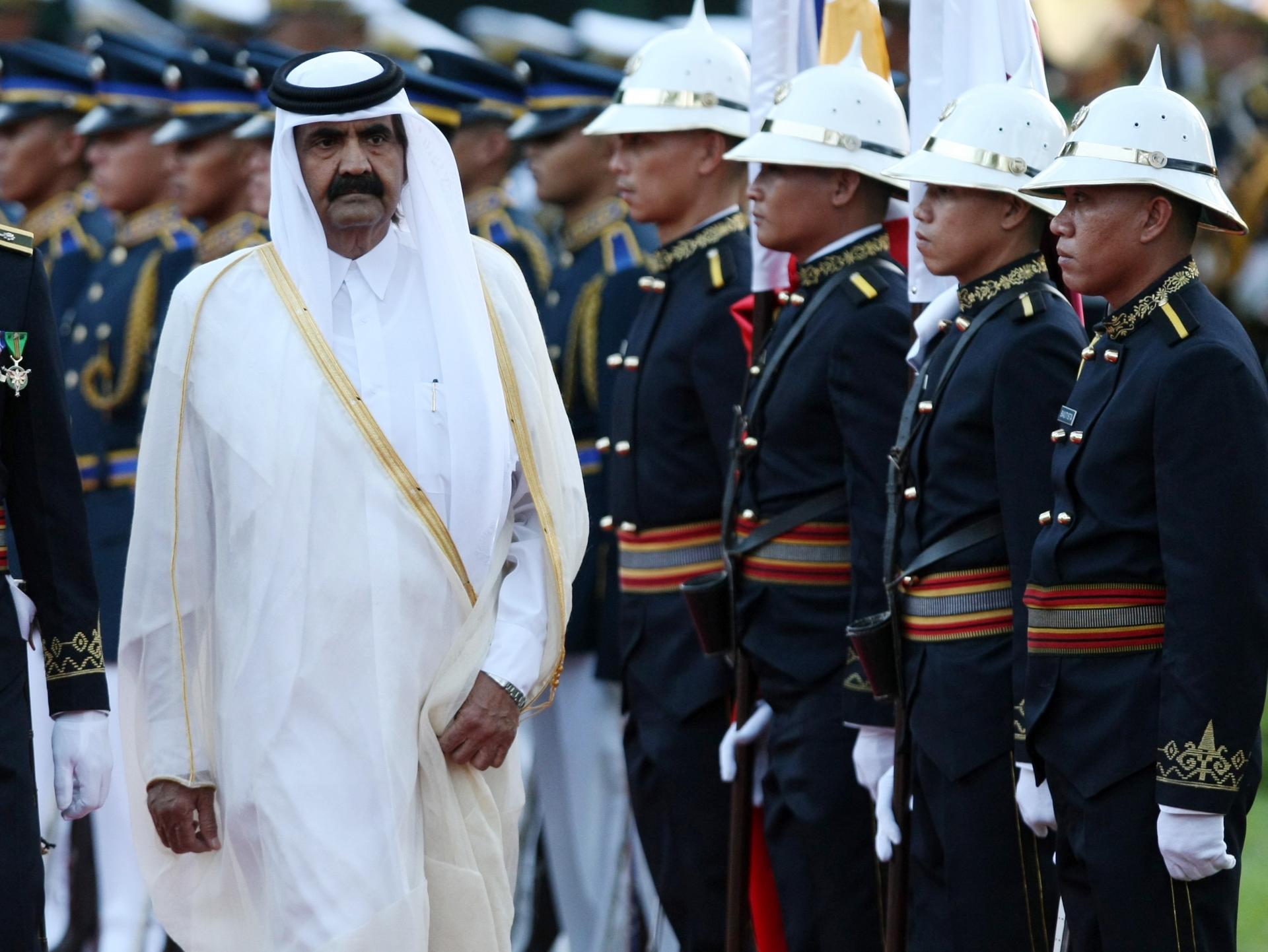 El emir jeque Hamad bin Khalifa Al-Thani (izq.) de Qatar pasa revista a los guardias de honor durante una visita de estado al interior del Palacio Presidencial de Malacanang en Manila, Filipinas. El exemir de Qatar, jeque Hamad bin Khalifa al-Thani, falleció el 12 de julio de 2026 a la edad de 74 años, según un comunicado difundido por el emir de Qatar. (Filipinas, Qatar) EFE/EPA/FRANCIS R. MALASIG