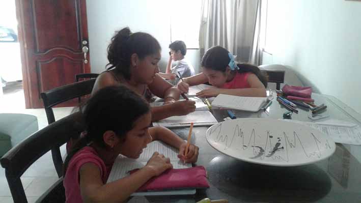 “Otra de mis ayudas o cualidades como bien dicen los que me conocen, es el servicio que les brindo a niños en las tardes, dando refuerzo”, comenta  Palmezano