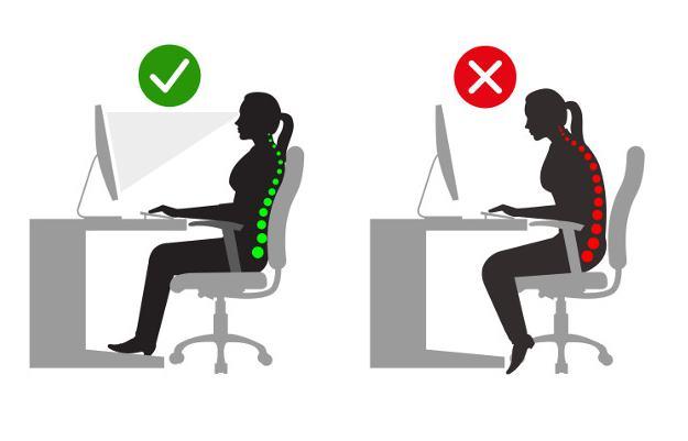 La buena postura en la silla también es importante para evitar dolores de espalda y cansancio. 