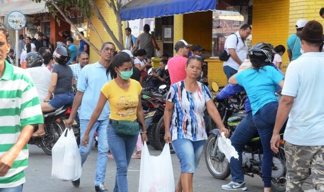 Las personas en Santa Marta aprovechaban los días que el ‘pico y cedula’ se los permitía para poder hacer sus compras.