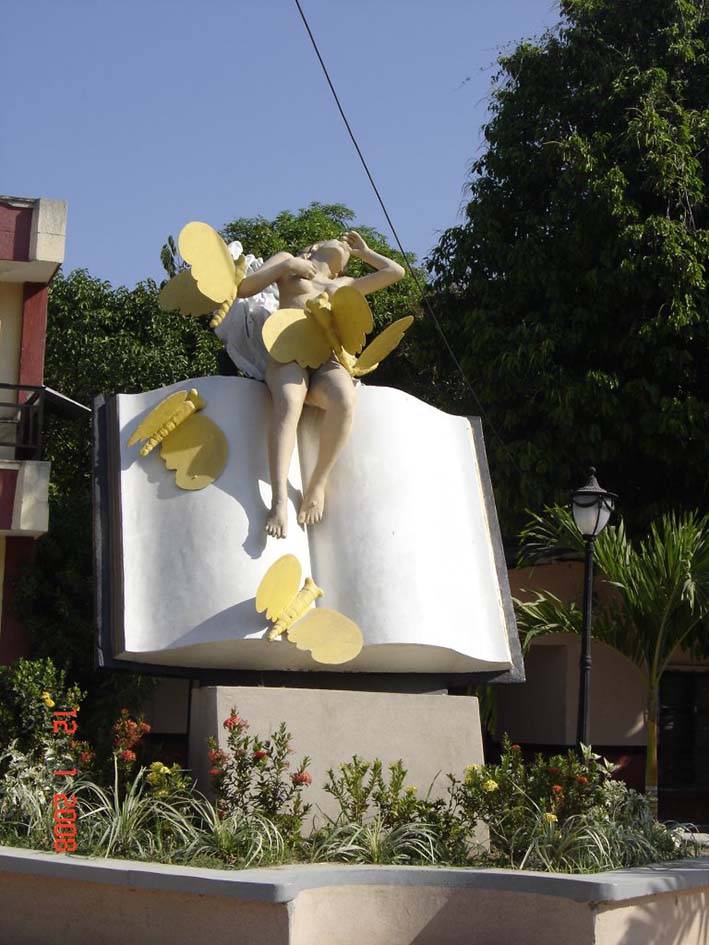 Estatua en homenaje a “Remedios la bella” famoso personaje de Gabo en Cien años de Soledad