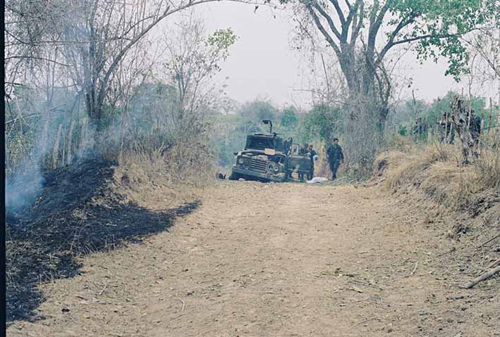 300 guerrilleros causaron la emboscada a los soldados que llegaron a un llamado de emergencia.