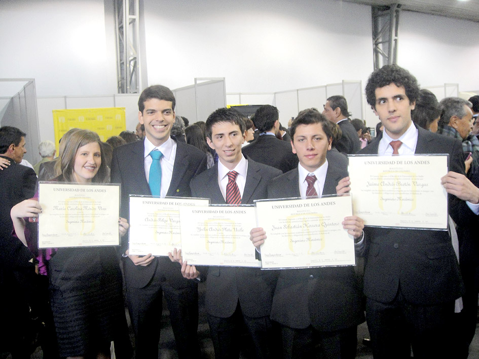María Carolina con sus compañeros Andrés Felipe Vargas, Yerlin Andrés Plata, Juan Sebastián Herrera y Jaime Bretón Vargas.