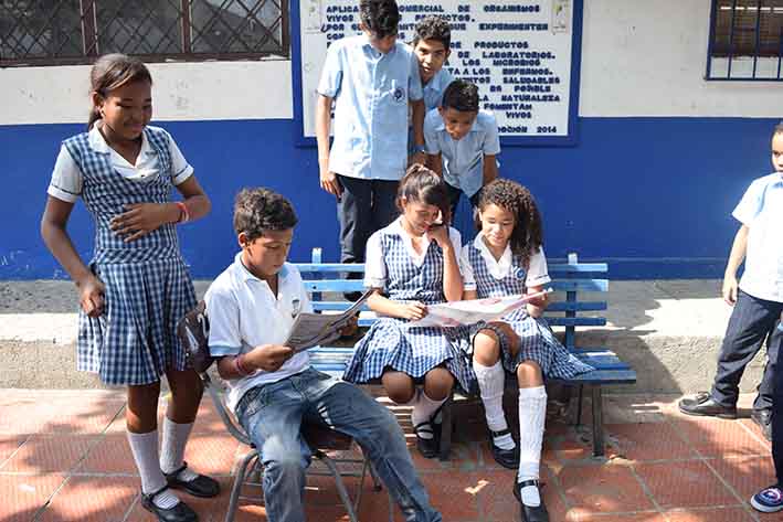 Estudiantes de la IED José Laborde Gnecco mostraron gran interés en conocer un poco más acerca del concurso.