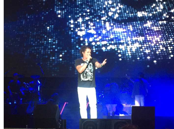 El samario Carlos Vives durante su presentación el Aruba Music Festival.