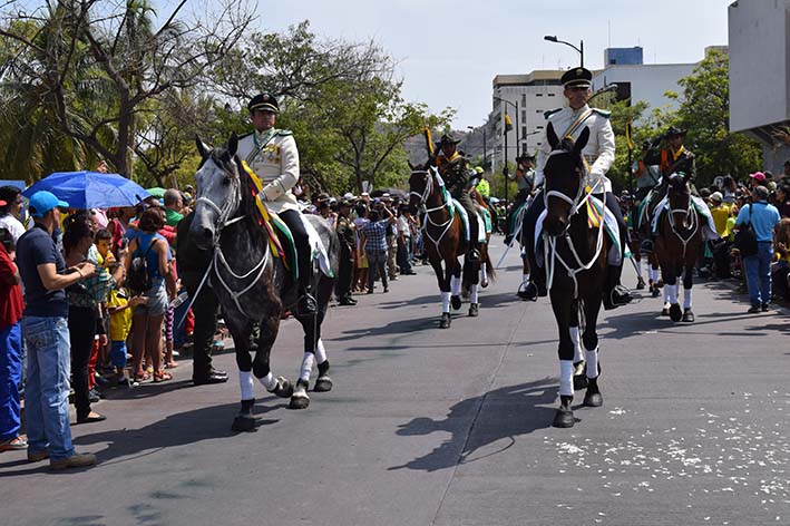 Los Carabineros en cabeza del comandante de Antinárcoticos participaron del desfile. Los Carabineros en cabeza del comandante de Antinárcoticos participaron del desfile.