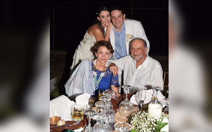 Camilo George Díaz,Erika Acosta, Carlos Proenza Lanao y Martha de Proenza. Camilo George Díaz,Erika Acosta, Carlos Proenza Lanao y Martha de Proenza.