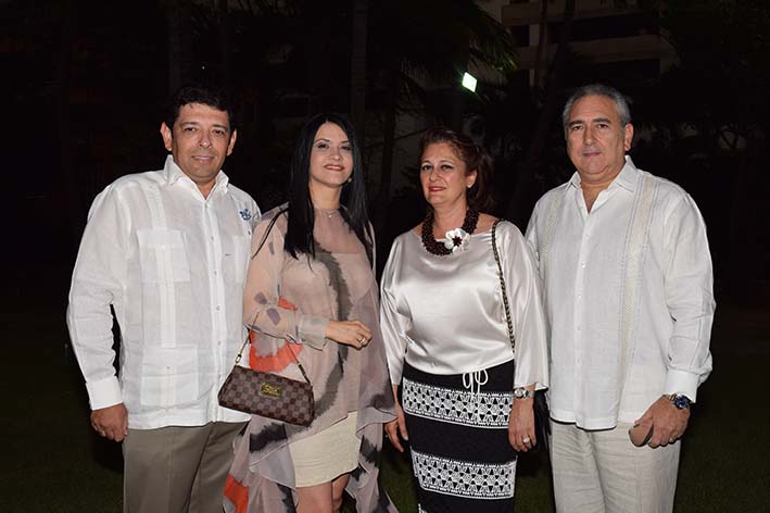 Raúl Maestre, Nancy Navarro, Manira Guerra de Díaz Granados y José Díaz Granados. Raúl Maestre, Nancy Navarro, Manira Guerra de Díaz Granados y José Díaz Granados.