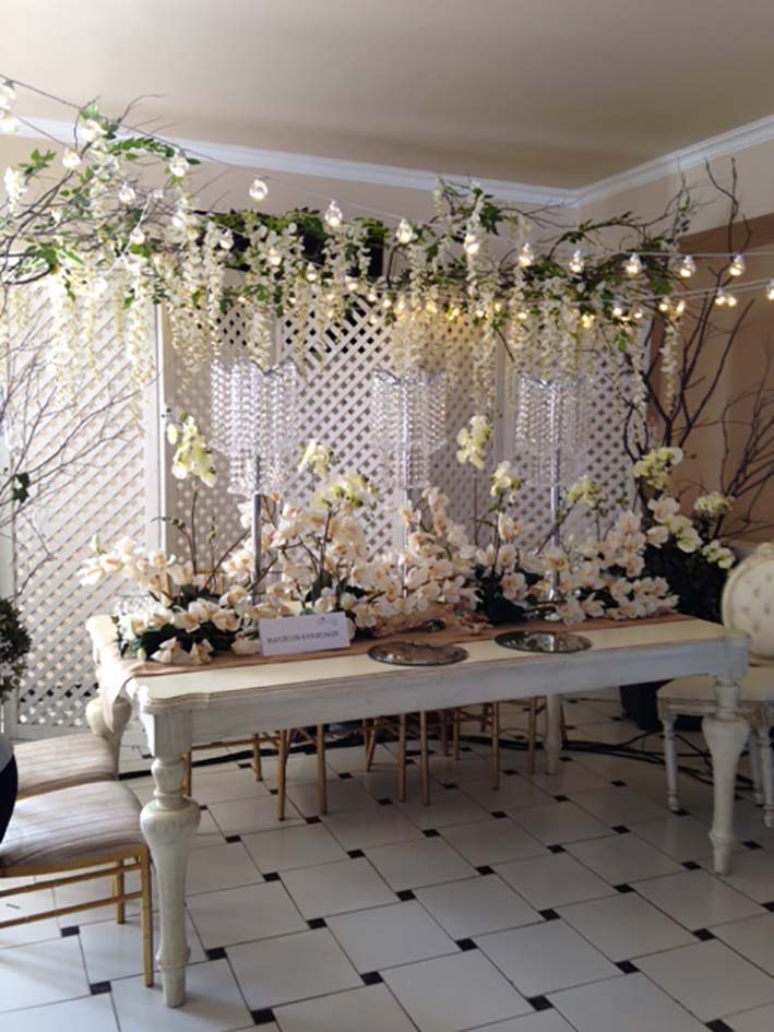 Algunos stands lucirán así, decorados de manera delicada y armoniosa, lo que se necesita para una boda, diferentes tonalidades y arreglos que darán un aire a aquellas damas que estén en proceso de preparación de esta fecha especial.