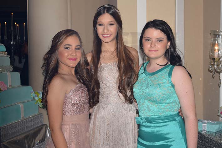 Andrea Carolina, Camila Esmeral y Lucía Bateman Vives.