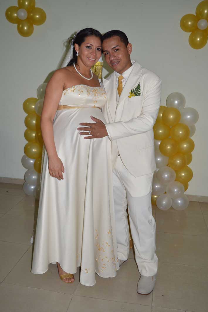 Los nuevos esposos Álvaro Suárez Vergara y Rosalba Angarita Torres.