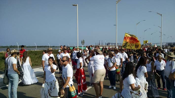 Por primera vez en la historia Carnaval de Barranquilla, los grupos folclóricos, disfraces, abanderados, músicos y bandas folclóricas se unen para un ensayo general. 