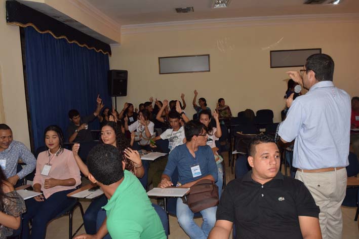 Periodistas y estudiantes de comunicación participaron de este encuentro.