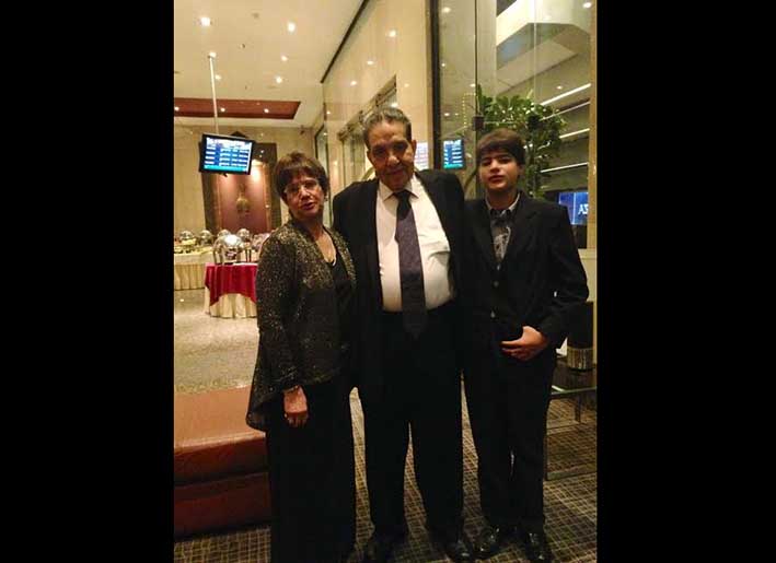 Familiares y amigos, lamentan profundamente su fallecimiento, ocurrida el pasado miércoles 3 de agosto a las 2:00 p.m. en la Fundación Cardiovascular de Colombia en Floridablanca (Santander), quien estaba casado con la distinguida dama samaria Martha Cecilia Guerrero.   Ese hombre grande, de buen corazón nacido en Pinto-Magdalena un 16 de julio, de origen humilde, fue Maestro rural en Bomba y Punta de Piedra, Asesor de la Asamblea departamental, Agente fiscal del departamento del Magdalena, Gerente de la Caja Nacional de Previsión, Gerente de la Lotería del Libertador; y en el gobierno del doctor Turbay Ayala fue nombrado Gobernador del departamento del Magdalena y posteriormente fue Senador de la República.  Nuestras sinceras condolencias a su esposa señora Martha Cecilia Guerrero y a su hijo Humberto Miguel Sinning Guerrero y a su cuñado Miguel Antonio Guerrero Bastidas. 