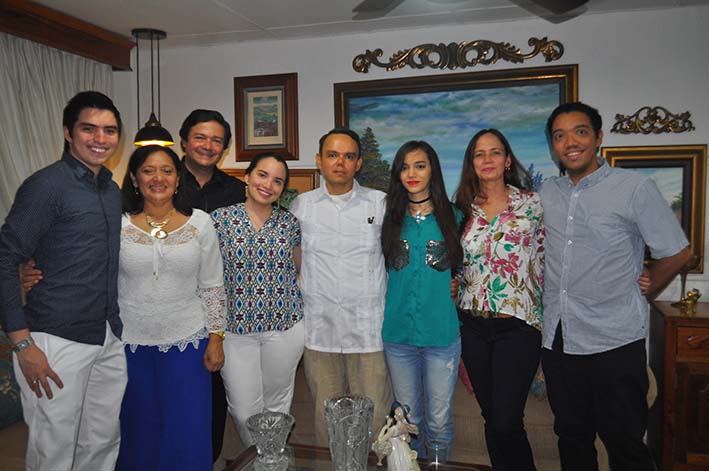 Miguel Alfonso Arévalo, Ana Arévalo de Viggiano, Carla Viggiano, David José Arévalo,  María Elena Arévalo, Miguel Ángel Arévalo, Lizeth de Arévalo y Juan Sebastián Barrios.