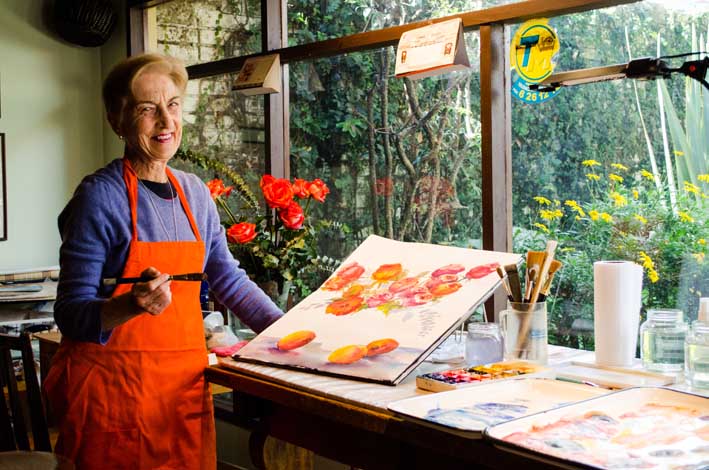 Esta muestra que trae la artista está representada en la cara fértil y frondosa del mundo con sus paisajes iluminados y transparentes.