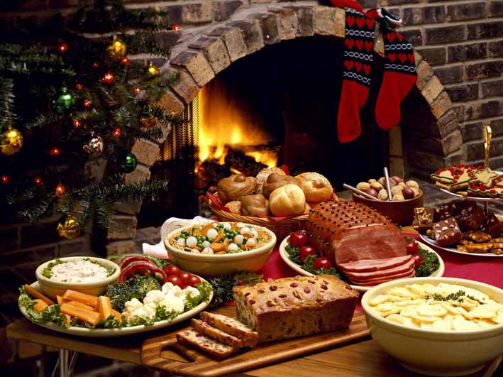 En este mes se celebra el nacimiento de Jesús. Este acontecimiento está rodeado de costumbres y tradiciones, como lo es la cena de Navidad.