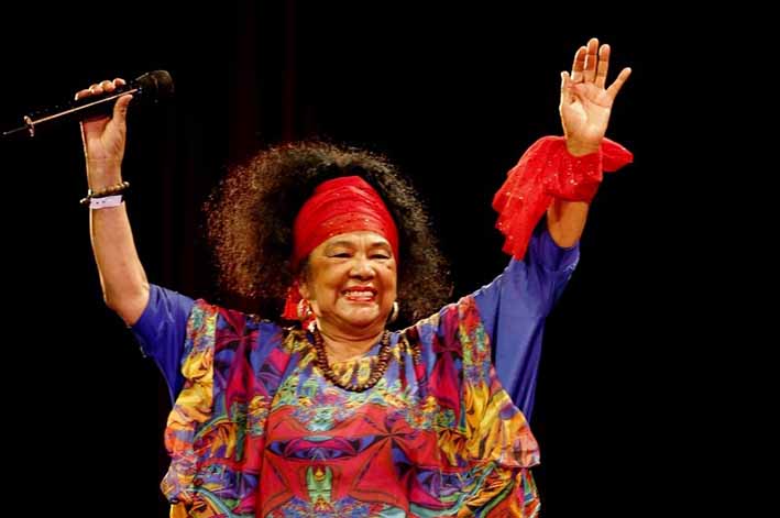 Totó, La Momposina tiene presente en sus conciertos los tambores y otras percusiones tradicionales del Caribe colombiano e instrumentos autóctonos como la gaita hembra y la gaita macho.