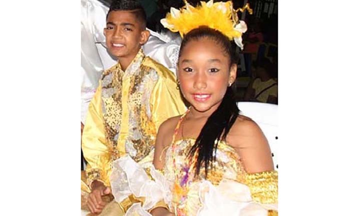 Natalia del Pilar Robles Paz, reina infantil y  Simón Nicolás Arango Cotes, rey momo infantil de Funcarpés