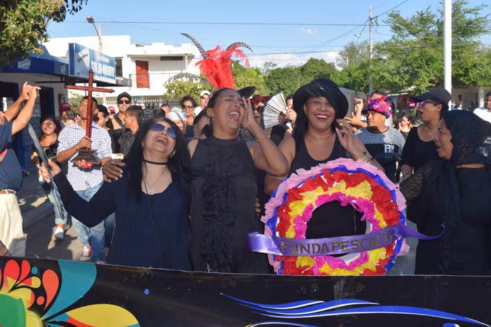 Los lamentos por la “trágica” partida de Joselito se convirtió en caminata, mientras se acercaban las “otras” mujeres de este personaje.