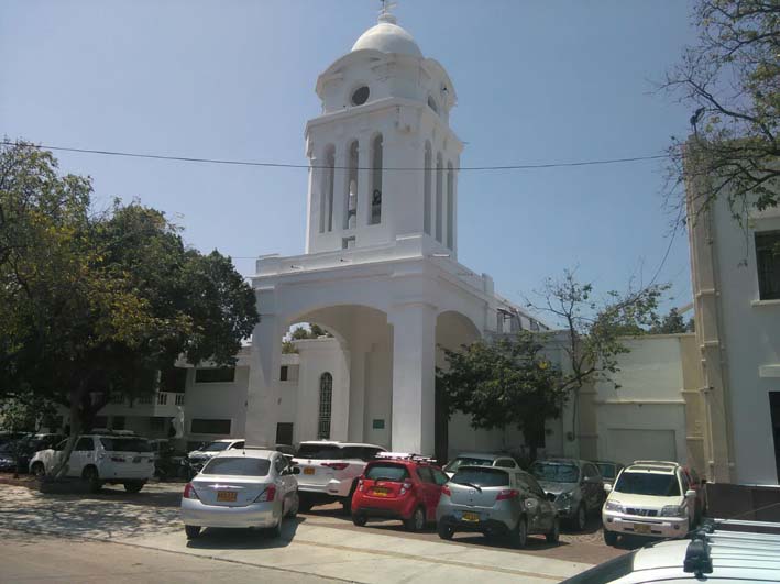 La fachada de la parroquia San José es una de las más tradicionales y reconocidas de la ciudad gracias a su ubicación sobre la avenida del Libertador. 