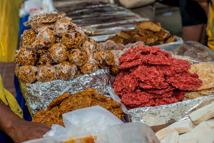 Dulces de Guandul, Mamey, Cocadas, Enyucados, Caballitos, Mongo Mongo, Obleas, Alegrías y muchos más sabores palenqueros hacen parte de la oferta exhibida. 