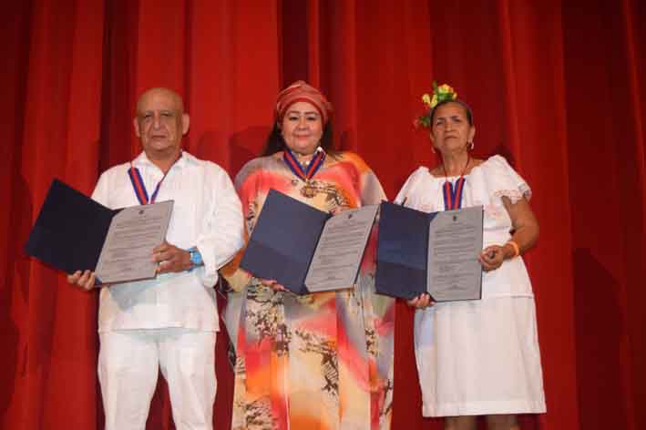 Con la Medalla “Honor al Mérito de la Gobernación del Magdalena” fueron homenajeados los gestores culturales Rafael Muñoz, Graciela Orozco, Ramona Ariza.