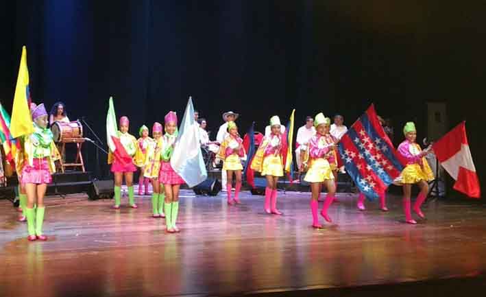 La danza Son de Pajarito de Salamina, se hizo presente en este homenaje a la Danza del Magdalena. 