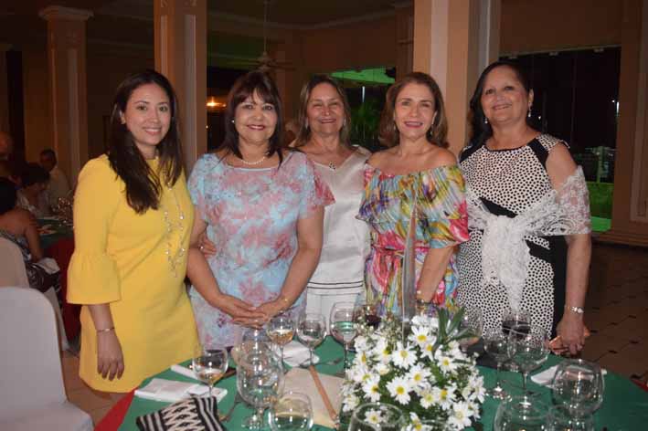 Tatiana Bayter, Marta Castañeda, Bibiana Orlando, María Claudia Castañeda, Sandra Castañeda.