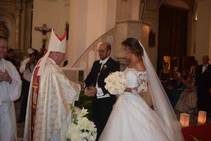 La boda fue oficiada por Monseñor José Roberto León Gómez.