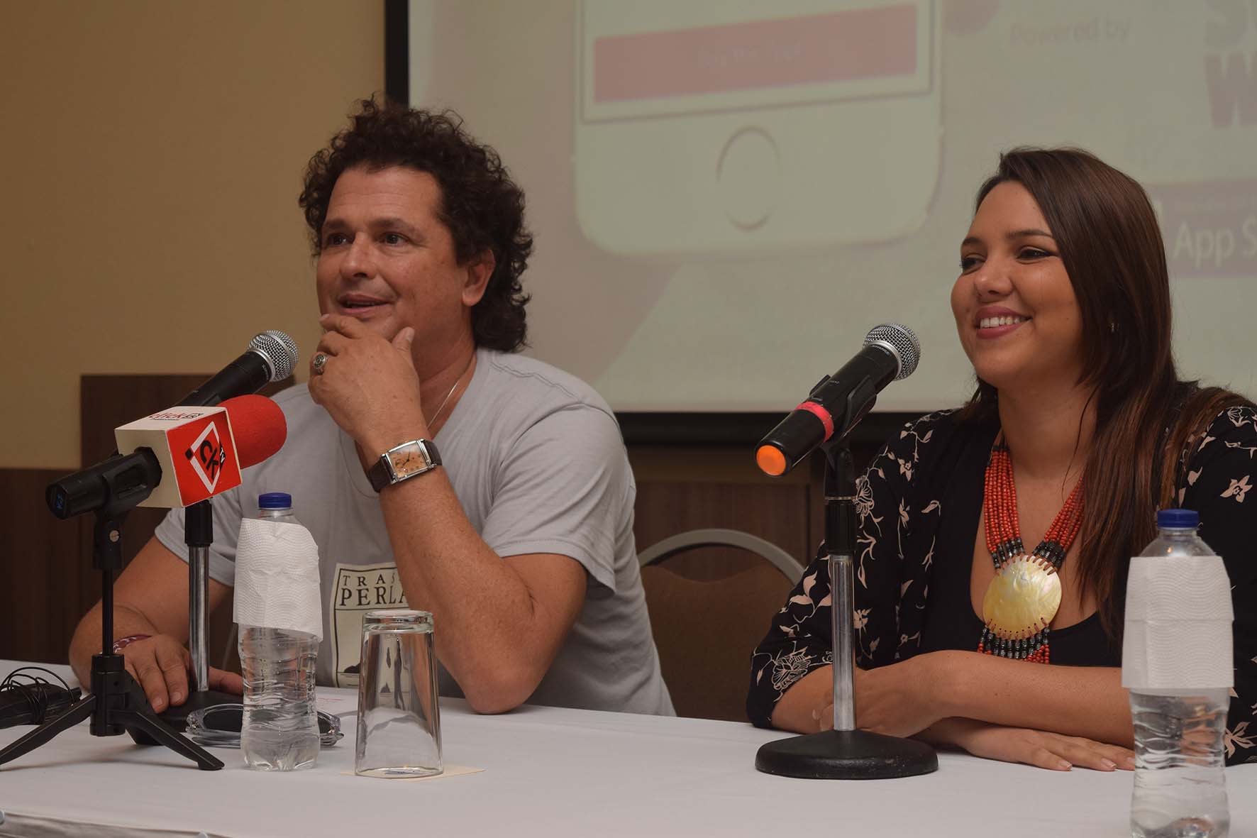 Carlos Vives junto a Ana Lucía Lecompte presentaron la nueva aplicación en la que los turistas conocerán las historias de Santa Marta a través de la voz del samario. 