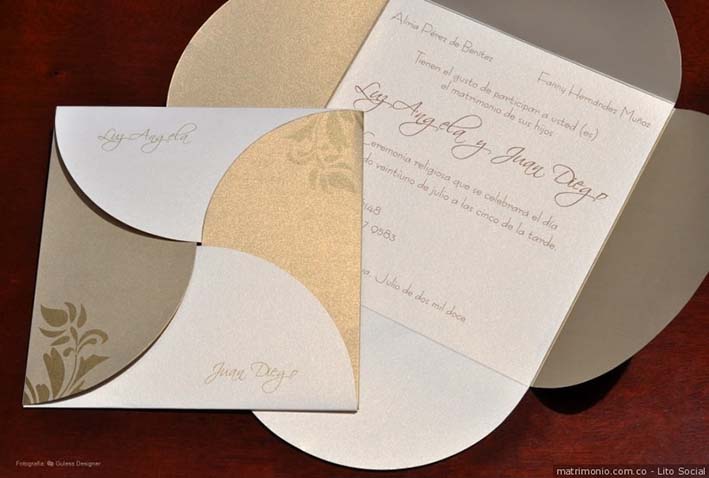 "Las invitaciones deben enviarse con, al menos, quince días de antelación".
