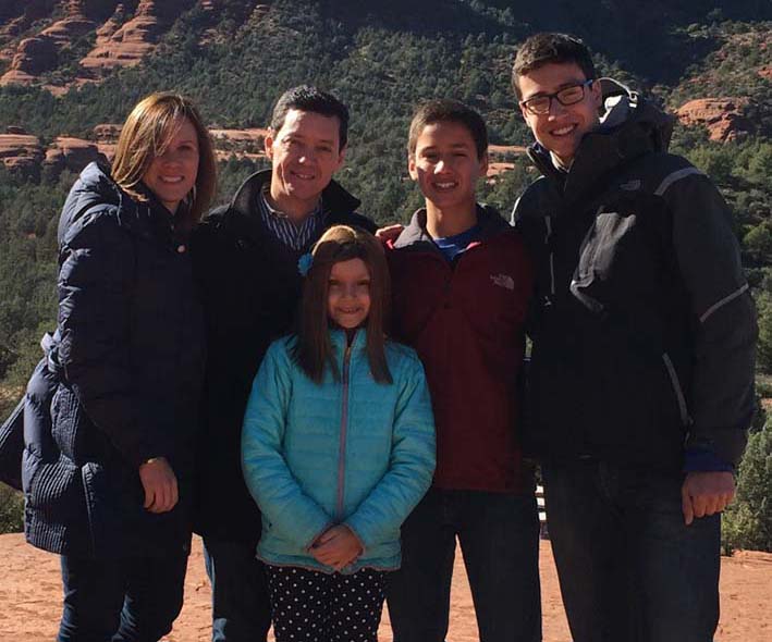 Cristy siempre estuvo rodeada del amor de sus padres, Fernando Dangond y Mónica Lacouture, sus hermanos, Daniel y David Dangond Lacouture. 
