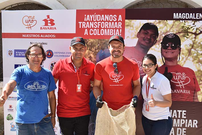 Harold Estrada, de la Fundación Salva tu Río; Henry Jaraba, periodista de EL INFORMADOR; Danilo Piris, director regional de Bavaria; y Daniela García, coordinadora de noticias de EL INFORMADOR. 