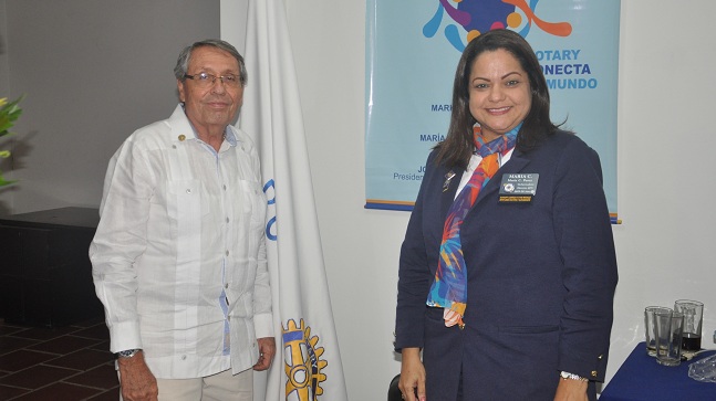 Jorge Mogollón junto a María Claudia Pérez, gobernadora del Distrito 4271 Colombia.