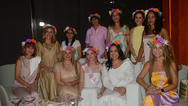 Patricia Vives, Mary Casta, María Fernanda Torres, Tata Miranda, Marina Gámez, Nina Ponce, Silvia Noguera, Laura Rueda, entre otras.