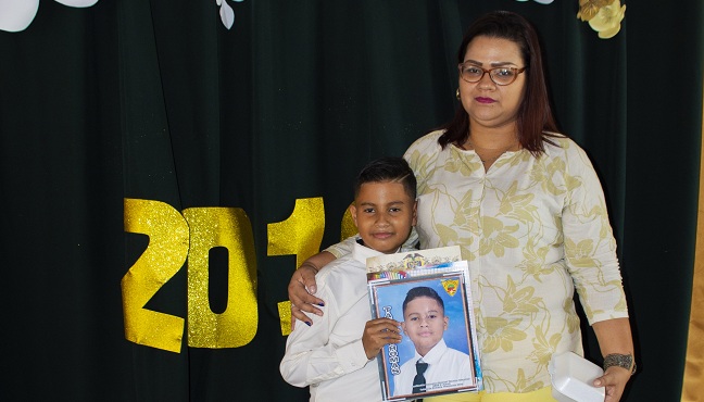 Taher Fonseca junto a su madre Lizeth Huguett Correa.
