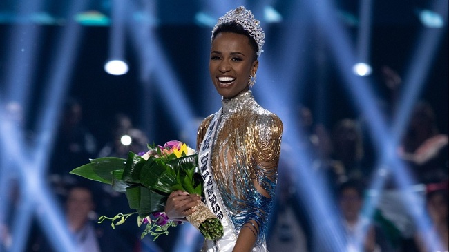 La sudafricana Zozibini Tunzi, fue escogida como Miss Universo 2019.