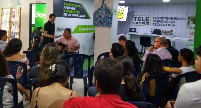 'Telecampus' cuenta con la presencia de la decana de la Escuela de Comunicación Social y Bellas Artes, Diana Aconcha, y el plantel docente de la universidad.