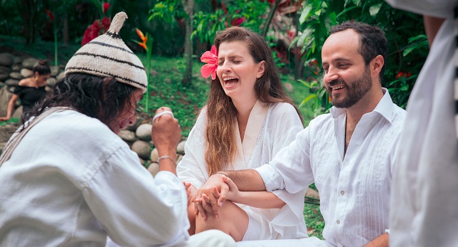 La primera fue realizada donde nace la Sierra Nevada de Santa Marta, en el Rio Don Diego, estuvieron presentes familiares y amigos de los novios; así mismo estuvo presente el Mamo Agustín.