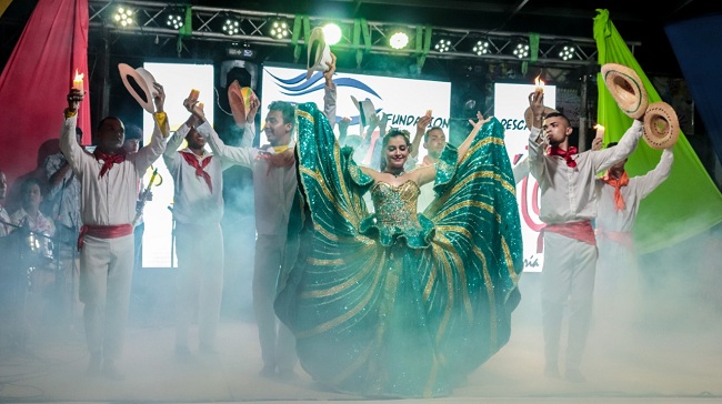 La cumbia estuvo presente en medio del show de baile de los reyes de la festividad.